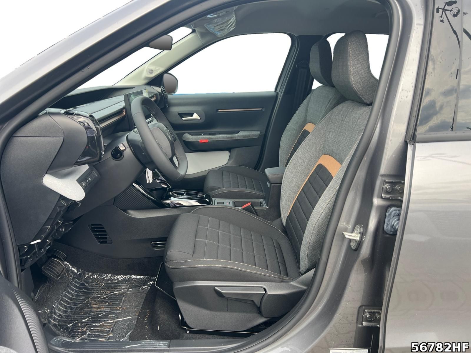 Fahrzeugabbildung Citroën C3 Aircross Plus Hybrid 145 PS AT
