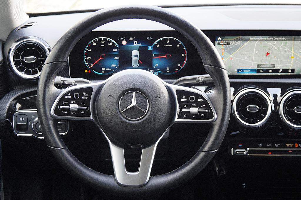 Mercedes-Benz A 220