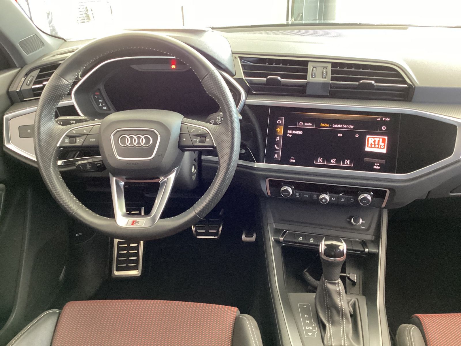 Fahrzeugabbildung Audi Q3 40 TFSI quattro S line Navi LED ACC