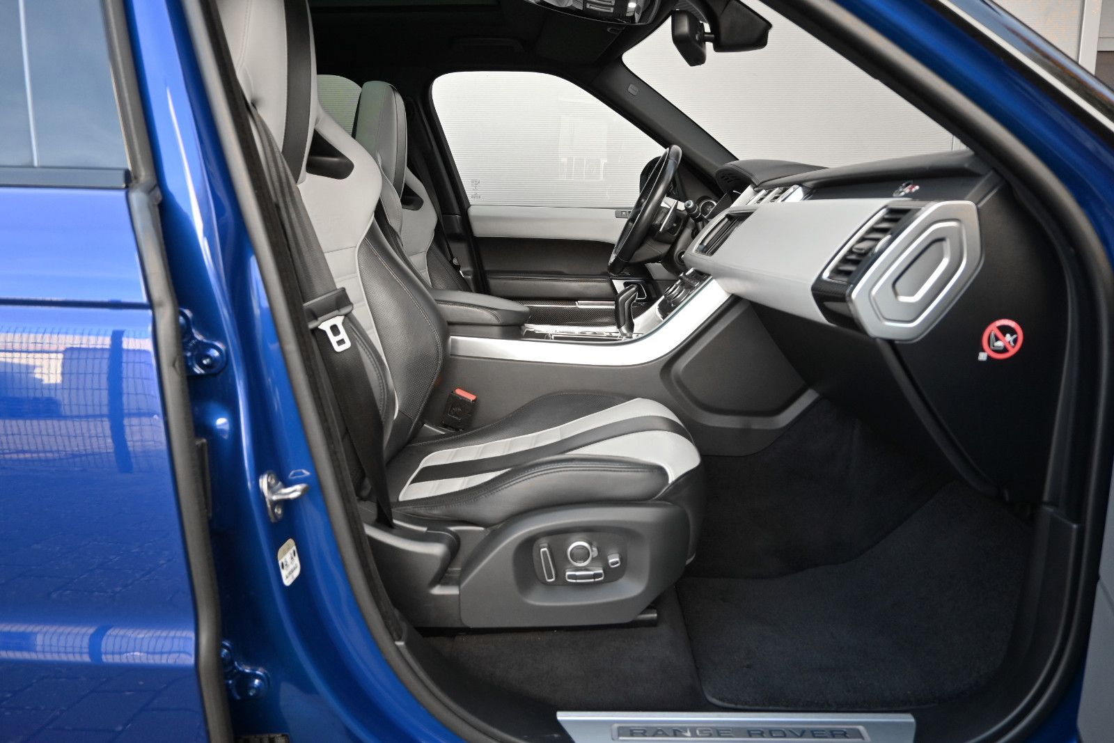 Fahrzeugabbildung Land Rover Range Rover Sport 5.0 V8 SC SVR °PANO°HEAD-UP°