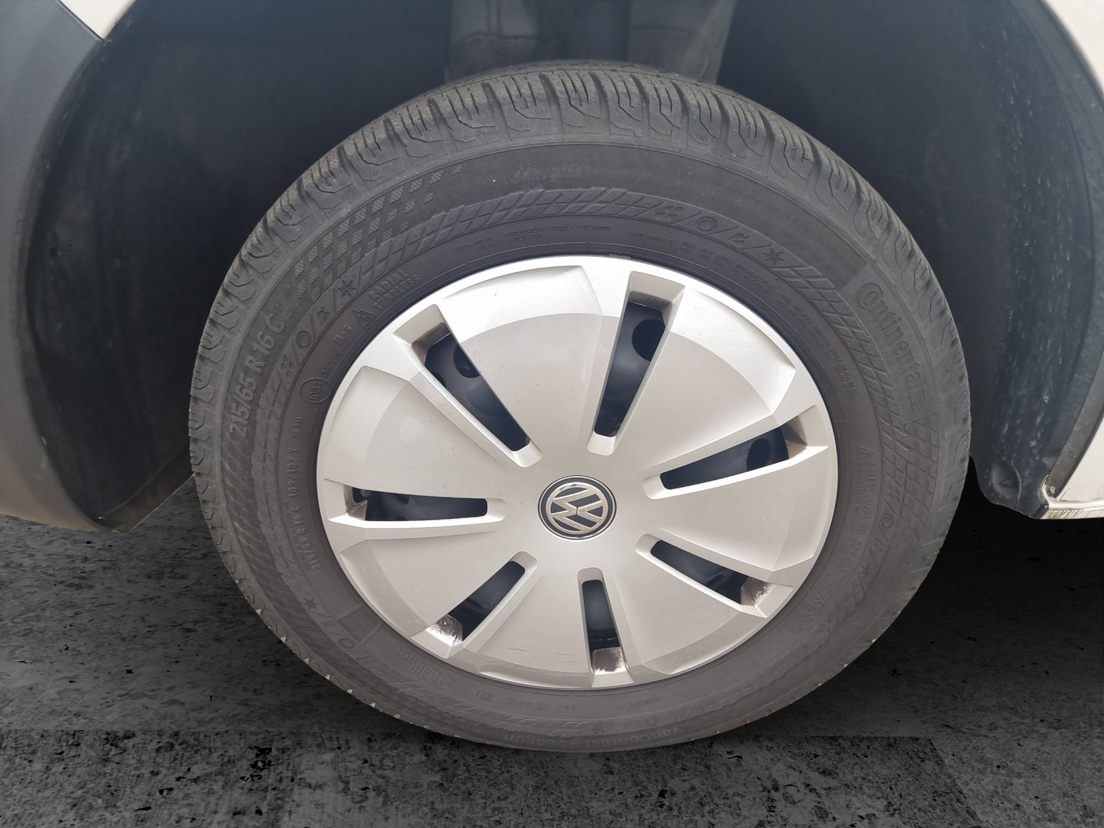 Fahrzeugabbildung Volkswagen T6 Transporter T6.1 TDI Kasten Regalein. KLIMA R