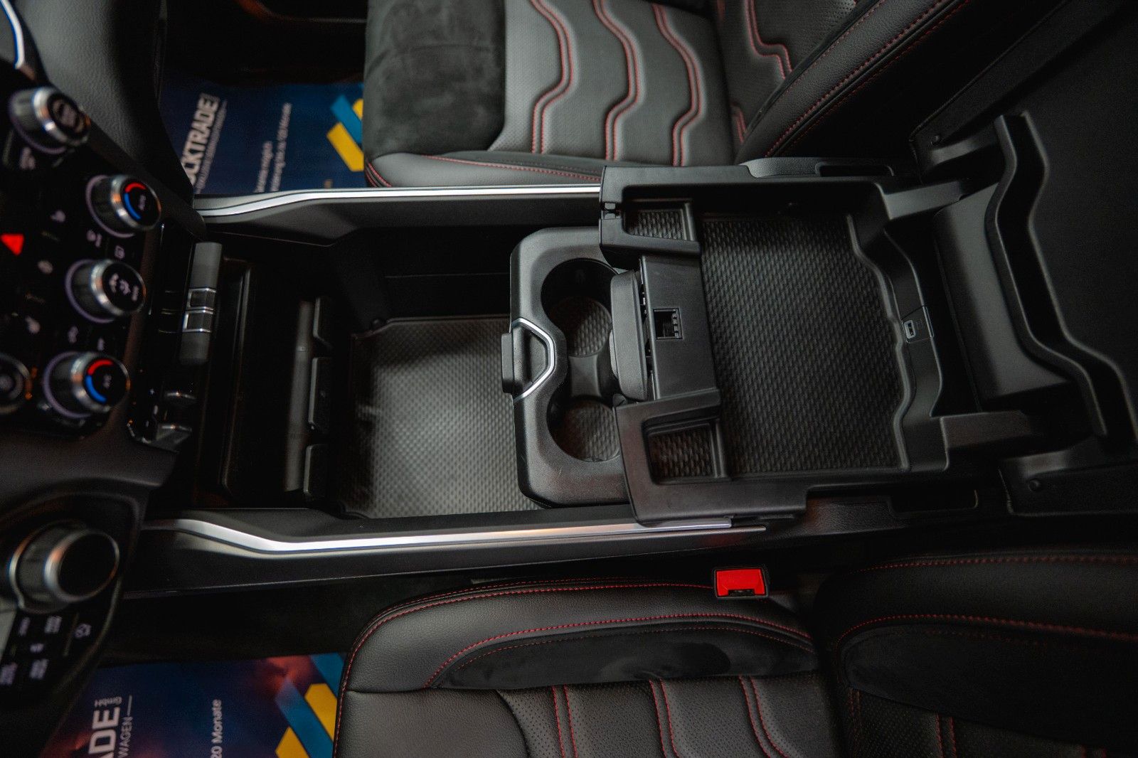 Fahrzeugabbildung Dodge RAM 5.7 V8 HEMI 4x4 OFFROAD NIGHT-Edition LED