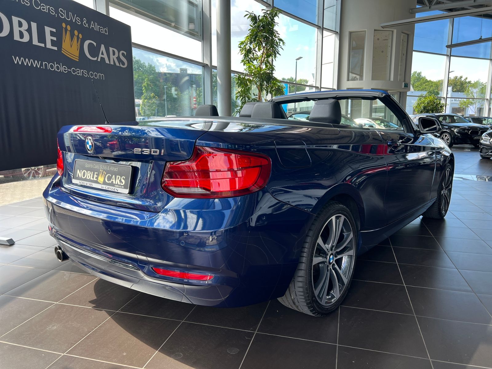 Fahrzeugabbildung BMW 230i Cabrio Sport Line H/K LEDER LED NAV RFK 18"