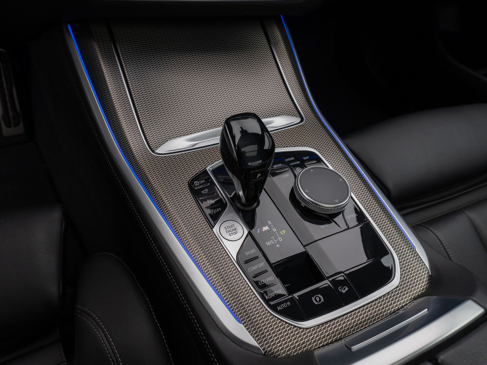 Fahrzeugabbildung BMW X5 M50i Panorama 360° DAB H/K AHK Komfort 22Zoll