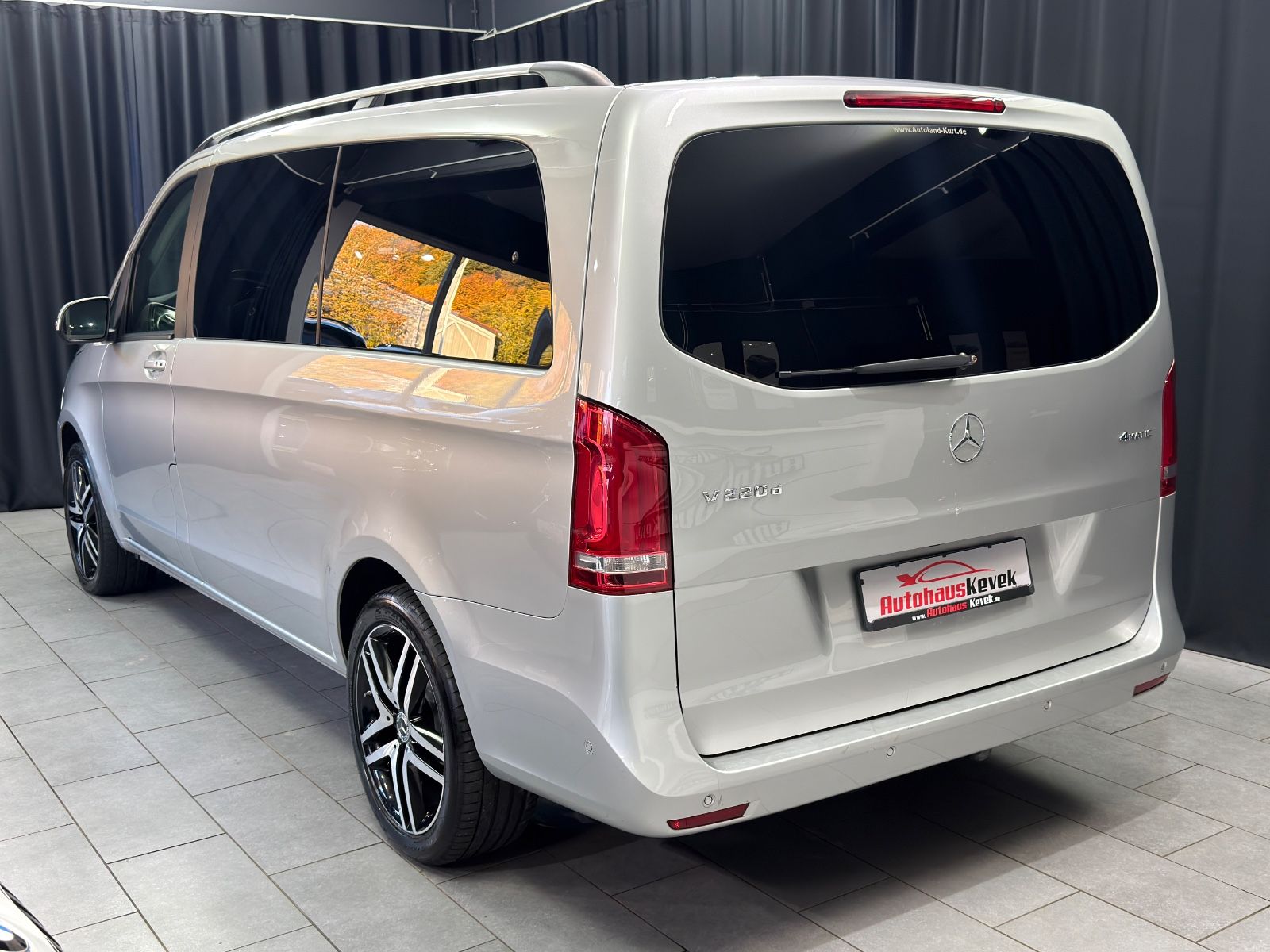 Fahrzeugabbildung Mercedes-Benz V 220 d EDITION 4MATIC lang |ACC|RF-KAMERA|NAVI|