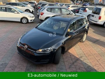 Volkswagen Golf - 1