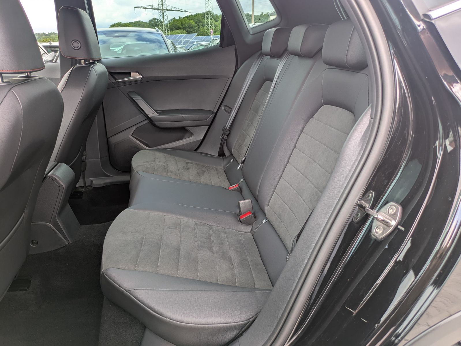 Fahrzeugabbildung SEAT Arona 1.0 TSI FR DSG AHK*ACC*LED*APP*DAB*KAMERA