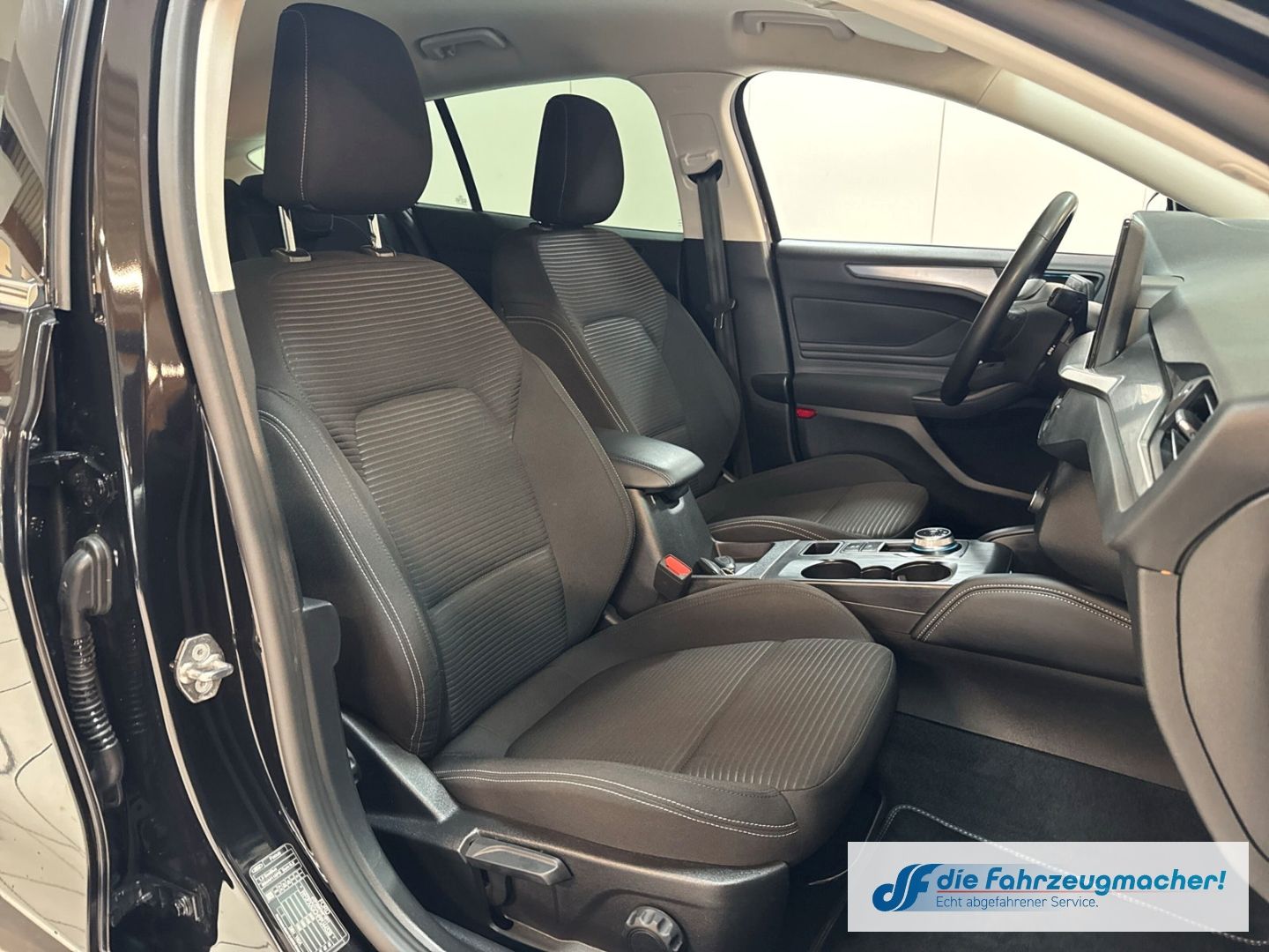 Fahrzeugabbildung Ford Focus Turnier Titanium X Navi Digitales Cockpit