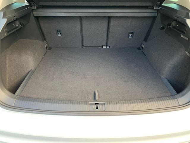 Tiguan 1.5 TSI MOVE IQ.LIGHT+NAV+KAMERA+STANDHZG