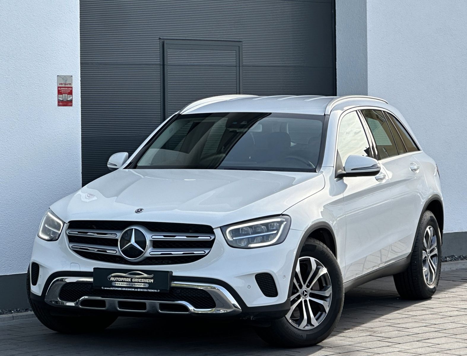 Mercedes GLC 300 2020, 2.0D dīzelis, Automāts, SUV/Apvidus, Balts — Latvijā