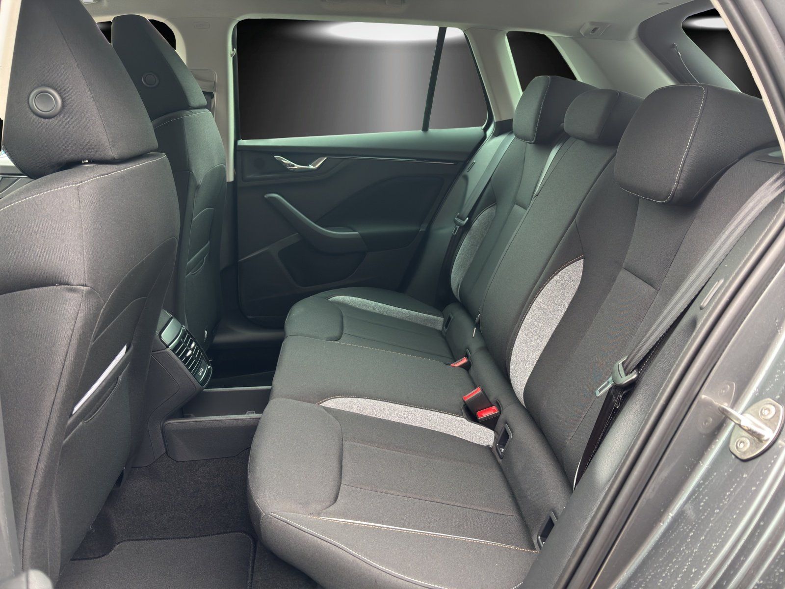 Fahrzeugabbildung SKODA Kamiq Balance 1.0 TSI DSG 5-JAHRE-GARANTIE+AHK