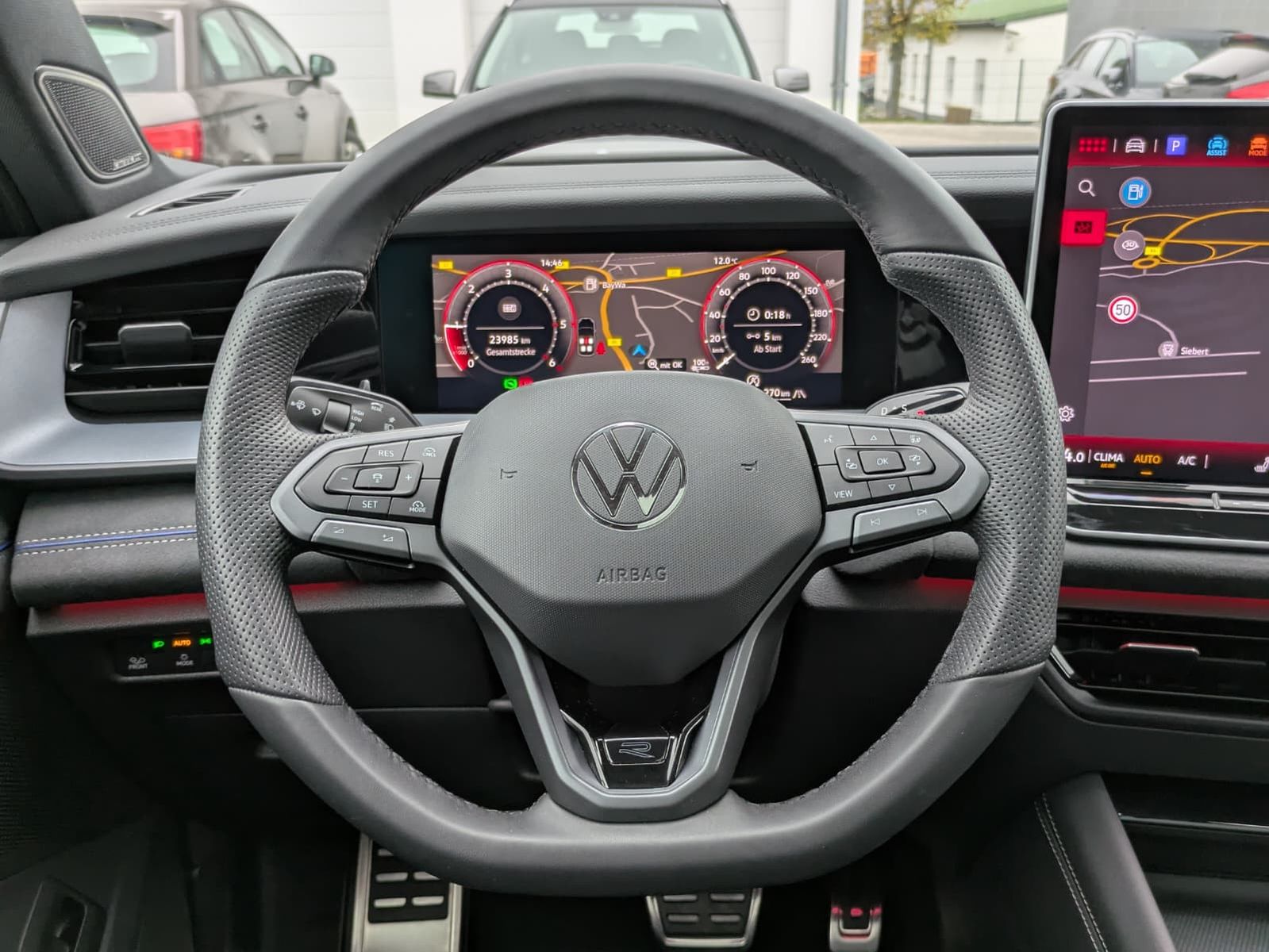 Fahrzeugabbildung Volkswagen Tayron 2.0 TDI 4M R-Line BLACK*7Si*MATRIX*PANO