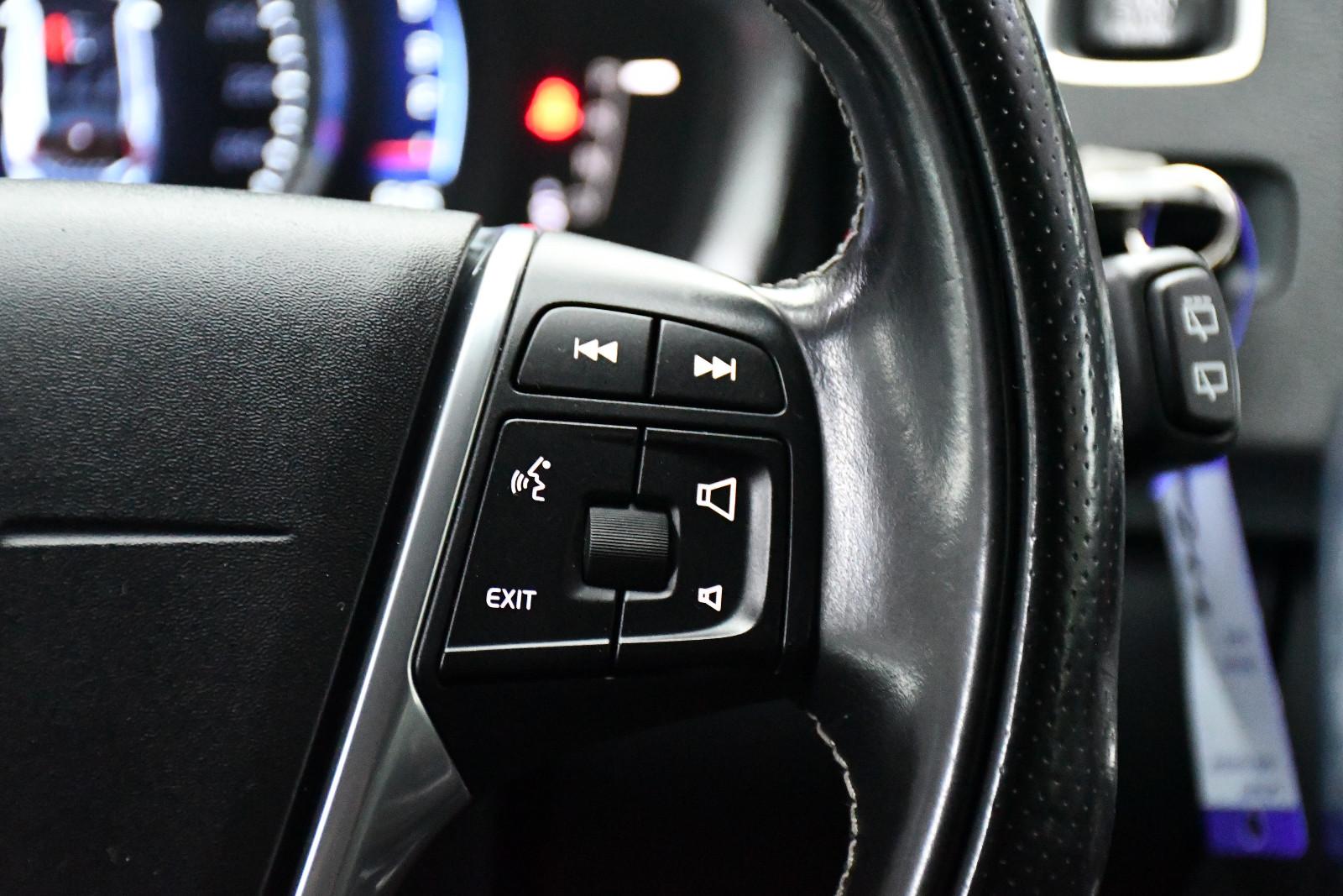 Volvo V60 D4 R-Design Aut. Kamera Leder Navi Ahk 82tkm