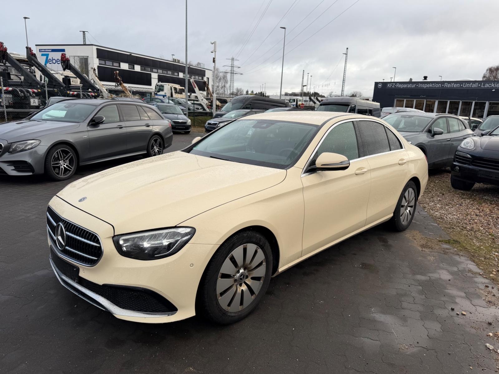 Mercedes-Benz E 220 E Limousine Avantgarde, Navi, AHK, Kamera