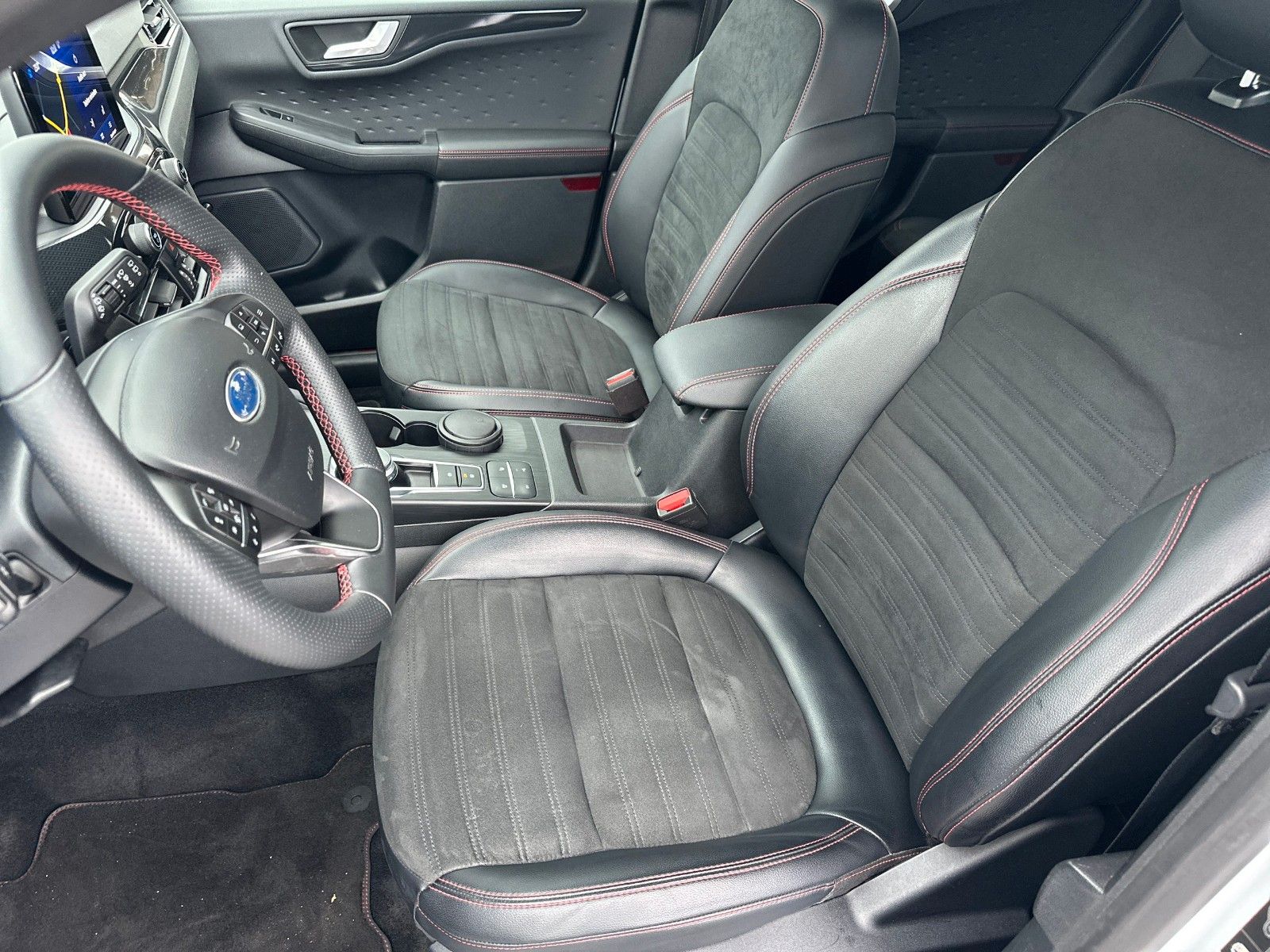 Fahrzeugabbildung Ford Kuga ST-Line X PHEV, WINTER,-TECHNOLOGIE-PAKET