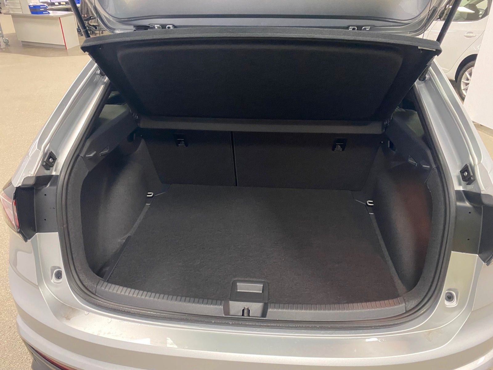 Fahrzeugabbildung Volkswagen Taigo 1.5 TSI DSG R-LINE+Black Style+ACC+Matrix+