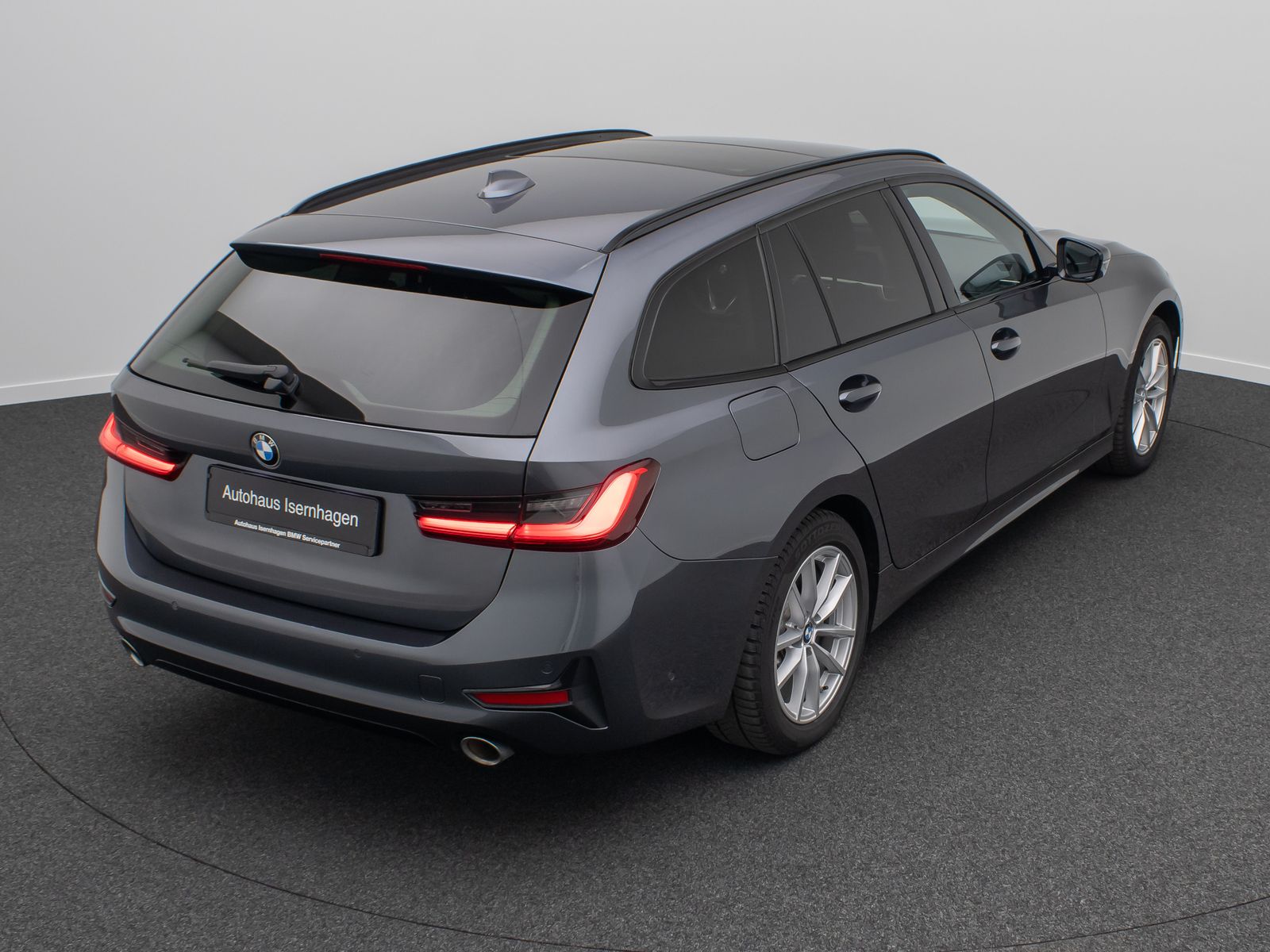Fahrzeugabbildung BMW 330i xD SportLine Panorama DAB HiFi AHK Komfort