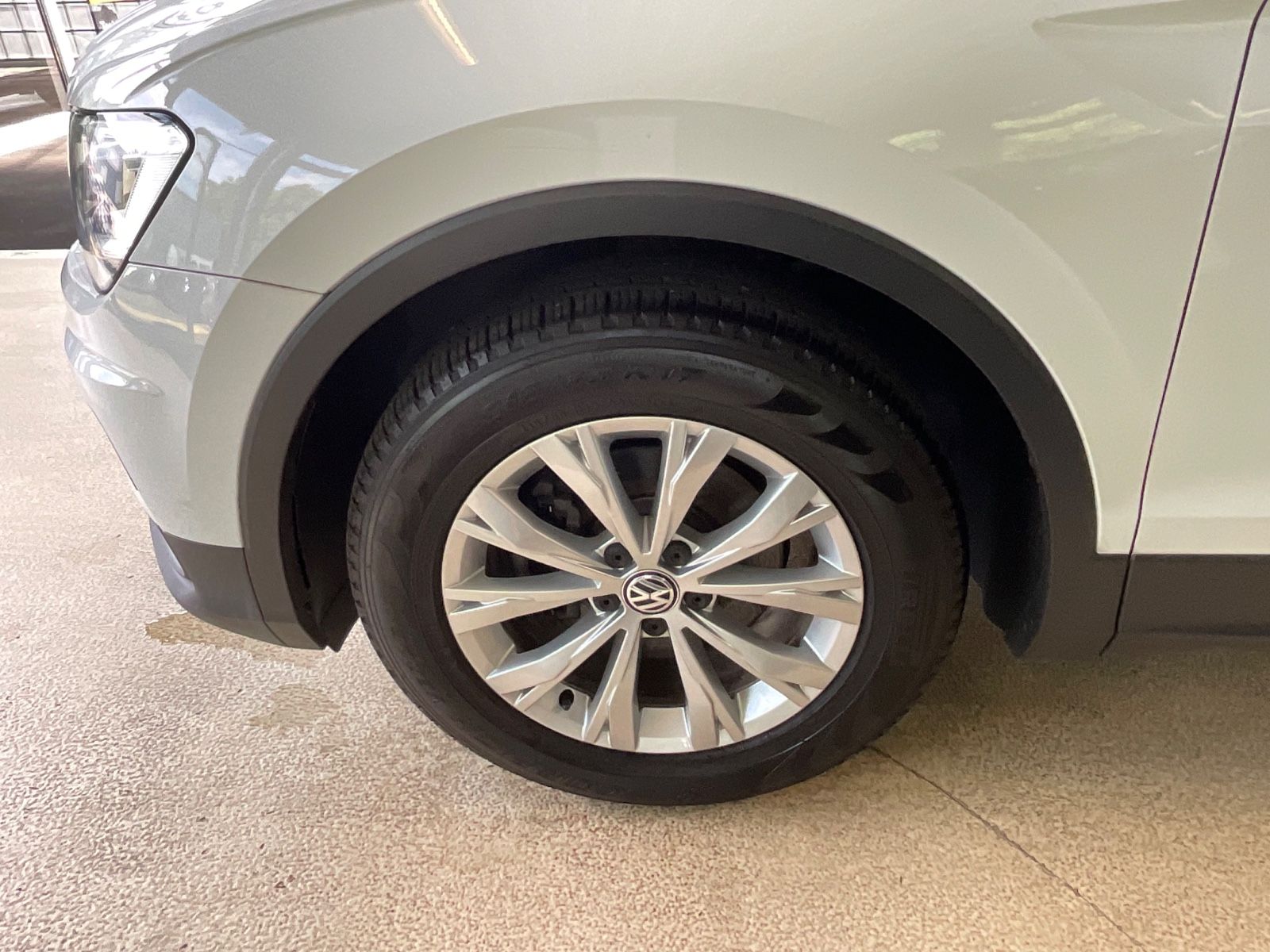 Fahrzeugabbildung Volkswagen Tiguan 1.4TSI DSG Comfortline *LED*NAVI* 1.HAND*
