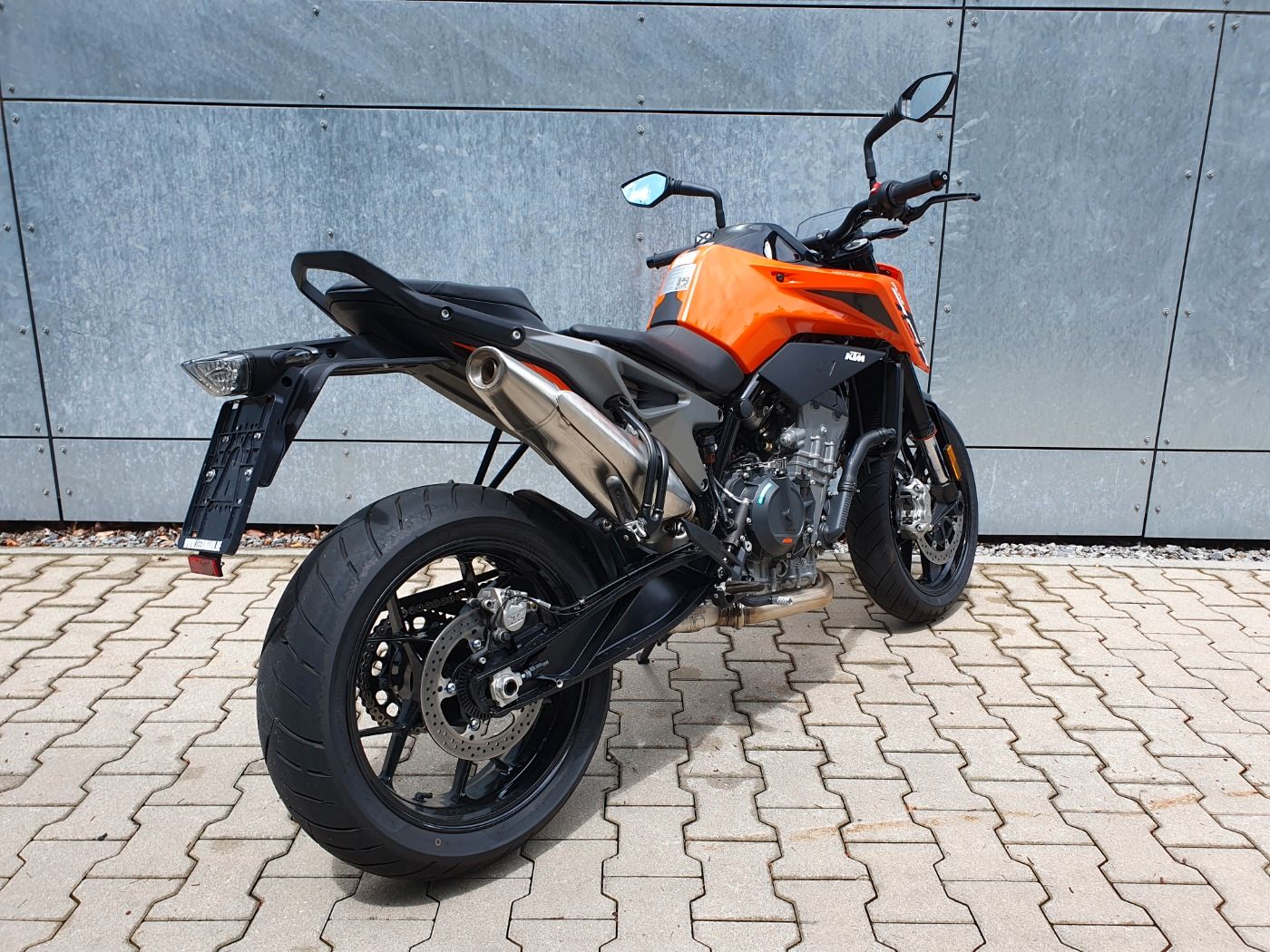 Fahrzeugabbildung KTM 790 Duke Modell 2024 beide Farben lagernd