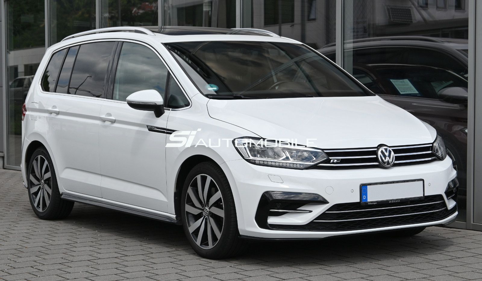 Fahrzeugabbildung Volkswagen Touran 2.0 TDI DSG R-Line °ACC°AHK°PANORAMA°KAM°