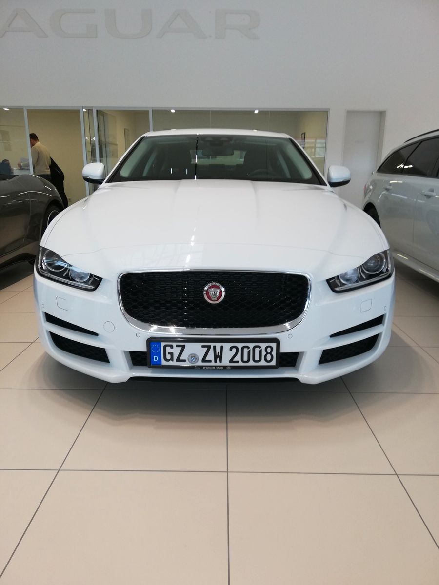JAGUAR XE