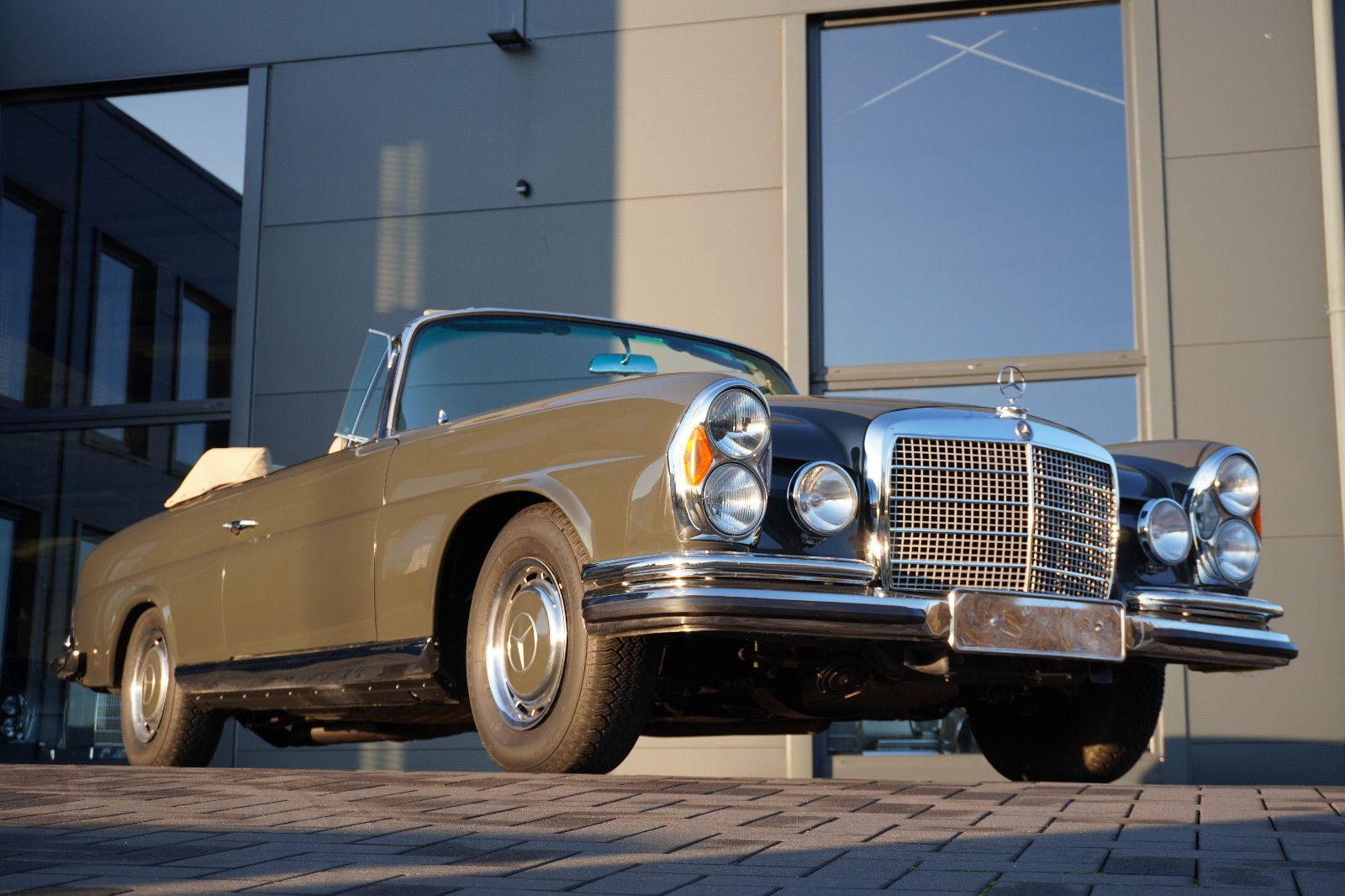 Fahrzeugabbildung Mercedes-Benz 280 SE 3,5 Cabriolet Conversion