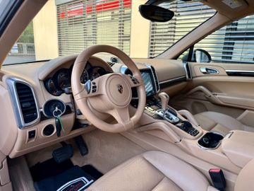 Porsche Cayenne - 6