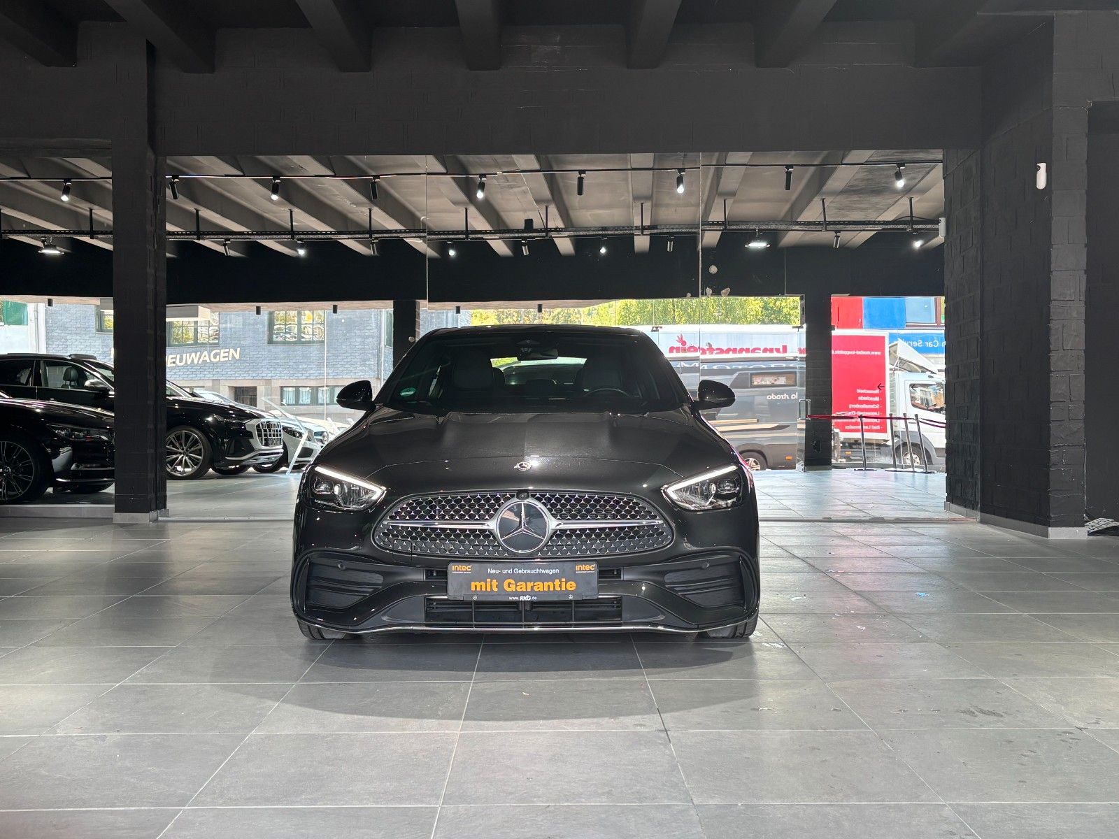 Fahrzeugabbildung Mercedes-Benz C 200 4Matic///AMG LINE//AMBIENTE/KAMERA/CARBON/