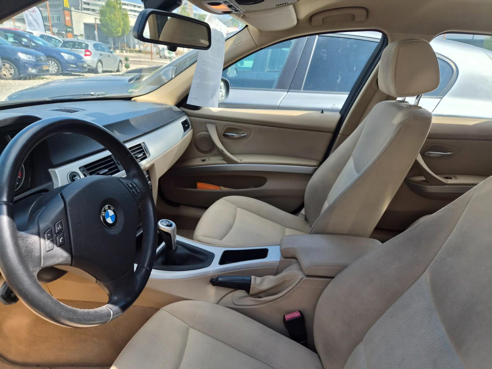 BMW 318 2011 — photo 14