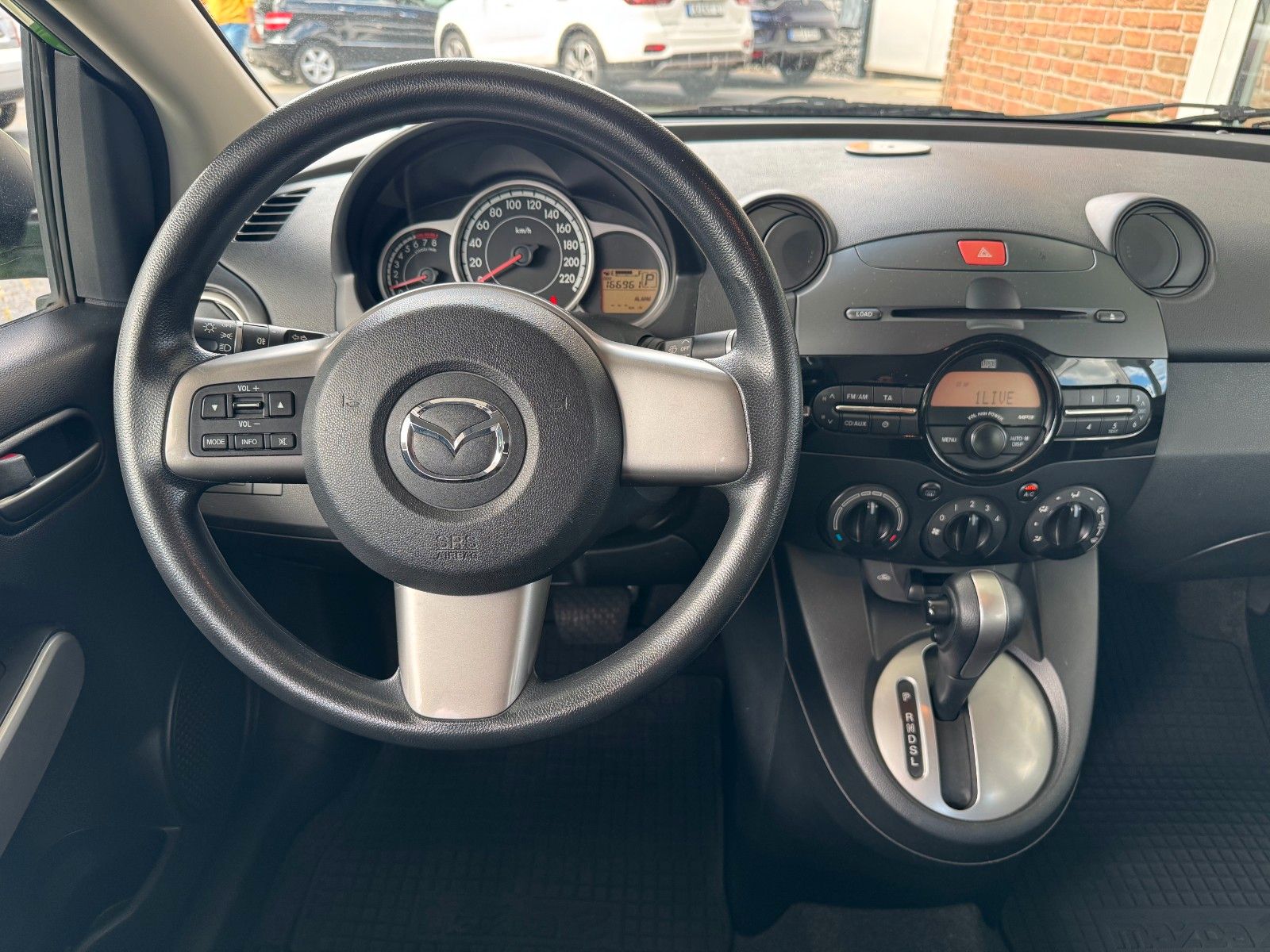 Fahrzeugabbildung Mazda 2 Lim. 1.5 Center-Line Autom. Klima/TÜV NEU