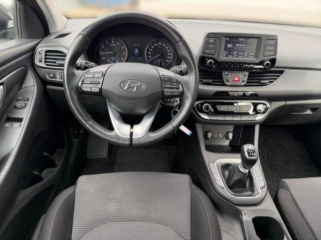Fahrzeugabbildung Hyundai i30 Select 1.4 +KLIMA+RADIO+BLUETOOTH+PDC+UVM+