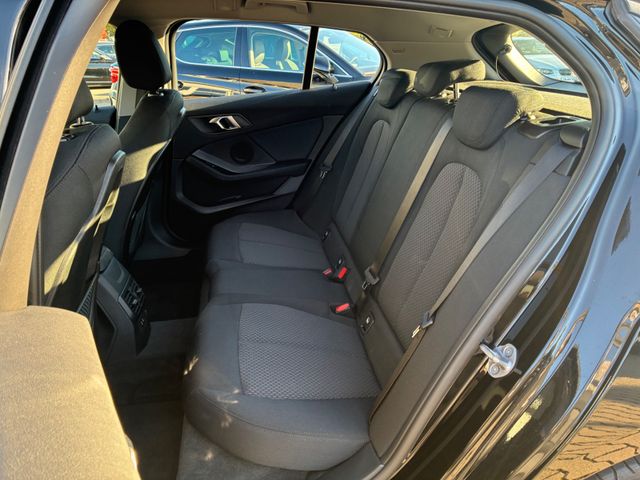 Fahrzeugabbildung BMW 120 d Advantage -AUT/LED/PDC/Sitzheiz-