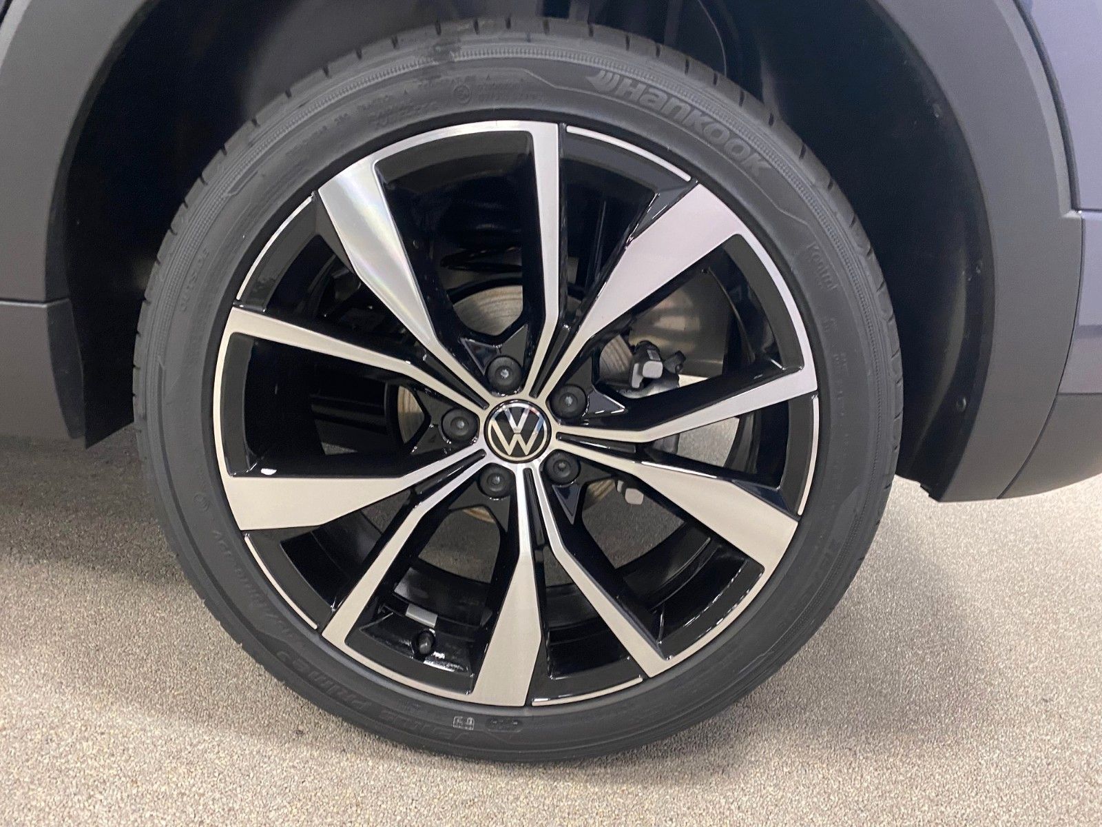 Fahrzeugabbildung Volkswagen T-Cross 1.5 TSI DSG R-Line+AHK+ACC+Garantie 2029