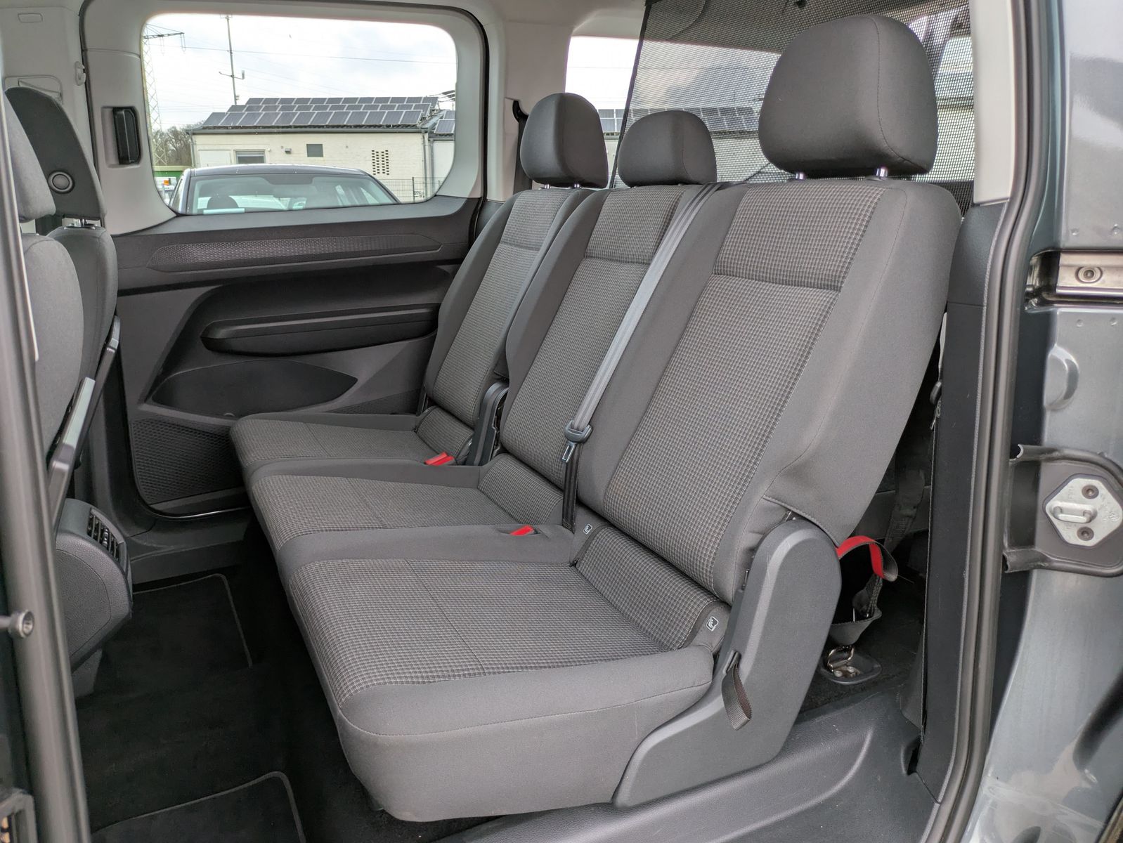 Fahrzeugabbildung Volkswagen Caddy Maxi 2.0 TDI 4M 7-SITZER*AHK*APP*KAMERA