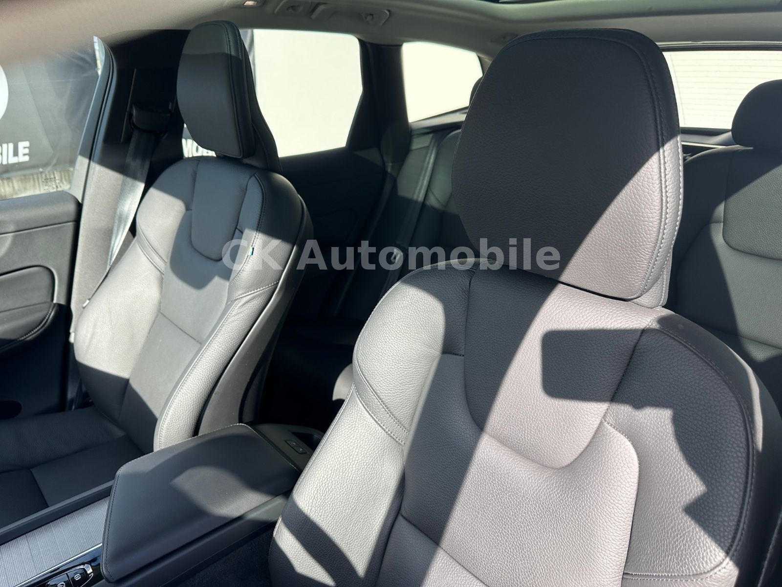 Fahrzeugabbildung Volvo XC60 B4 PlusDark AWD/BLIS/Leder/Pano/LED/360°Kam