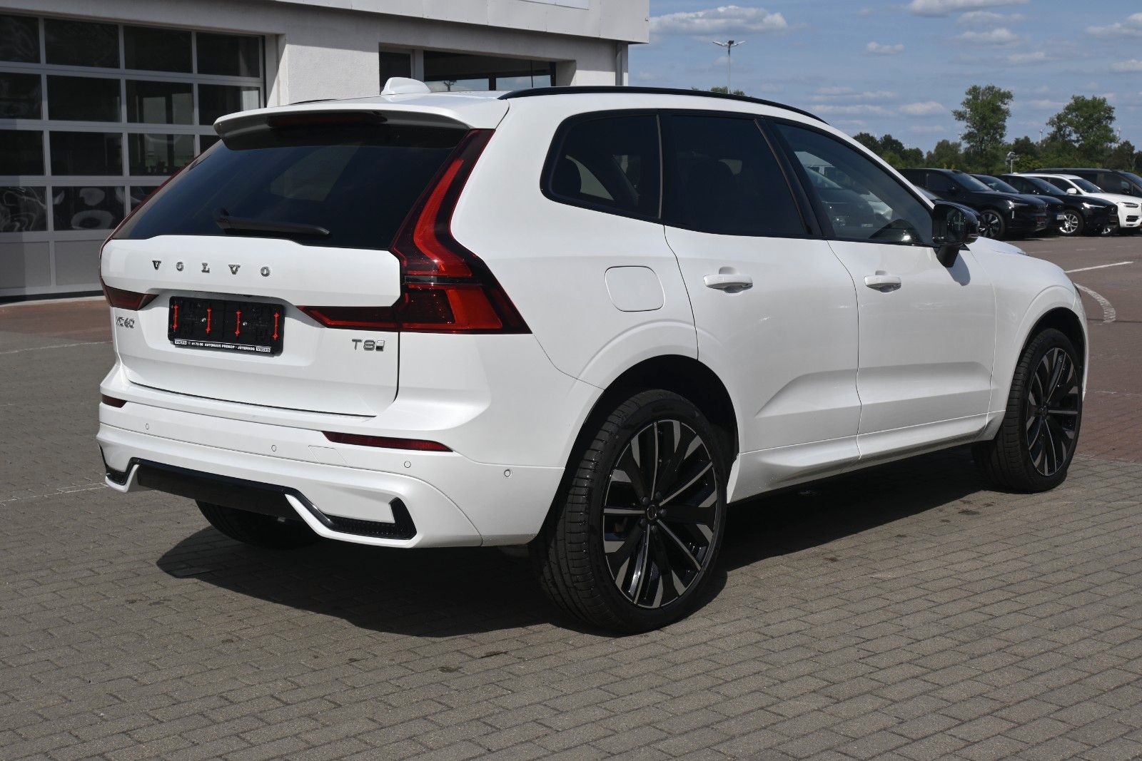 Fahrzeugabbildung Volvo XC60 T8 RC AWD Ultra Dark**360*LUFT*B&W*FACELIFT