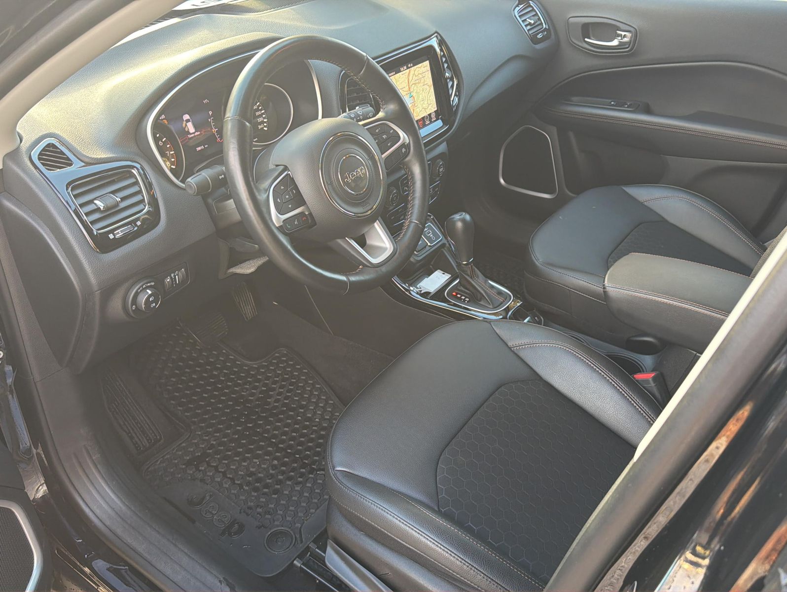 Fahrzeugabbildung Jeep Compass 1.3 T-GDI I4 LIMITED DCT 150 PS