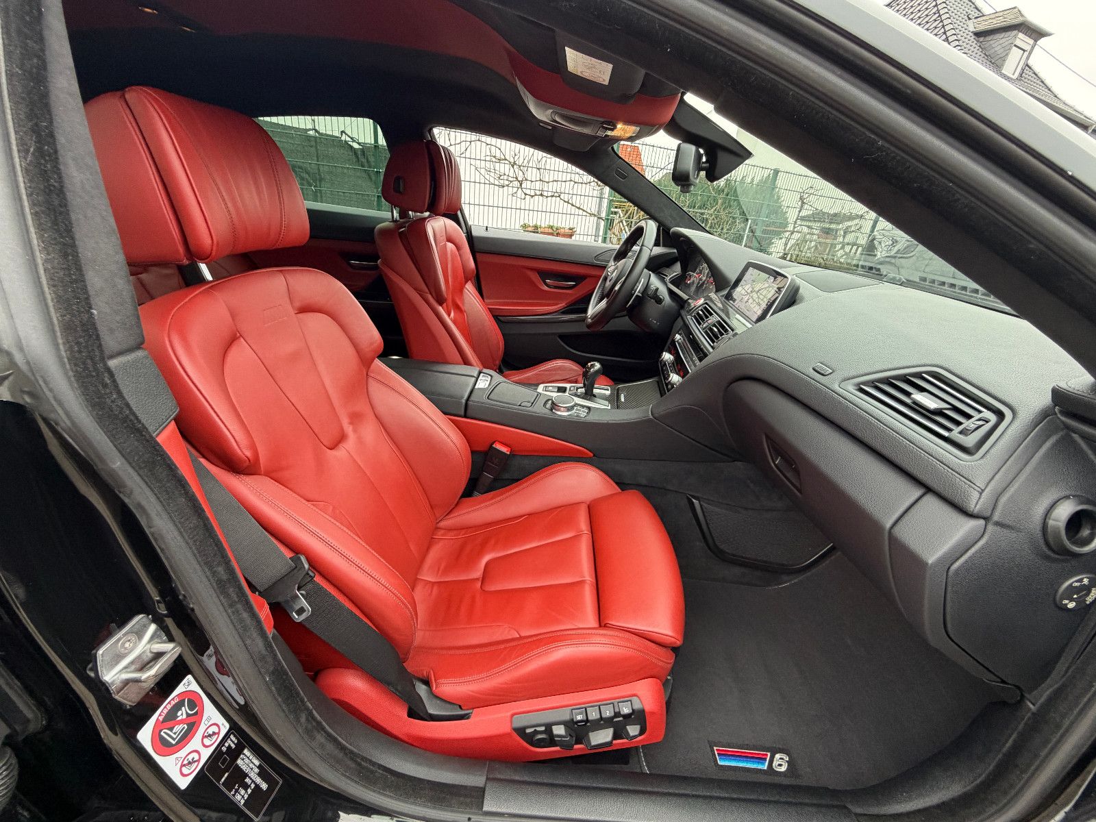 Fahrzeugabbildung BMW M6 Gran Coupe/CARBON/EXCLUSIVE/BLACK&RED/