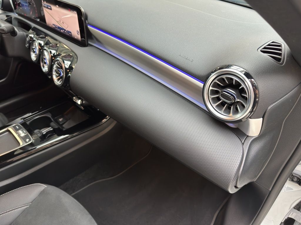 Fahrzeugabbildung Mercedes-Benz A 200 Kompaktlimousine AMG LIne, Night Paket*LED