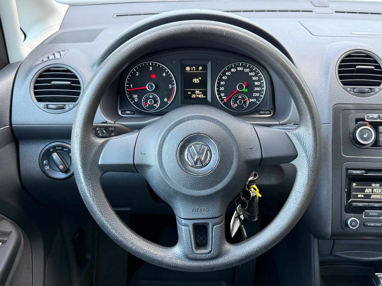 Fahrzeugabbildung Volkswagen Caddy Roncalli 1.6 TDI DSG AHK Tempomat SHZ