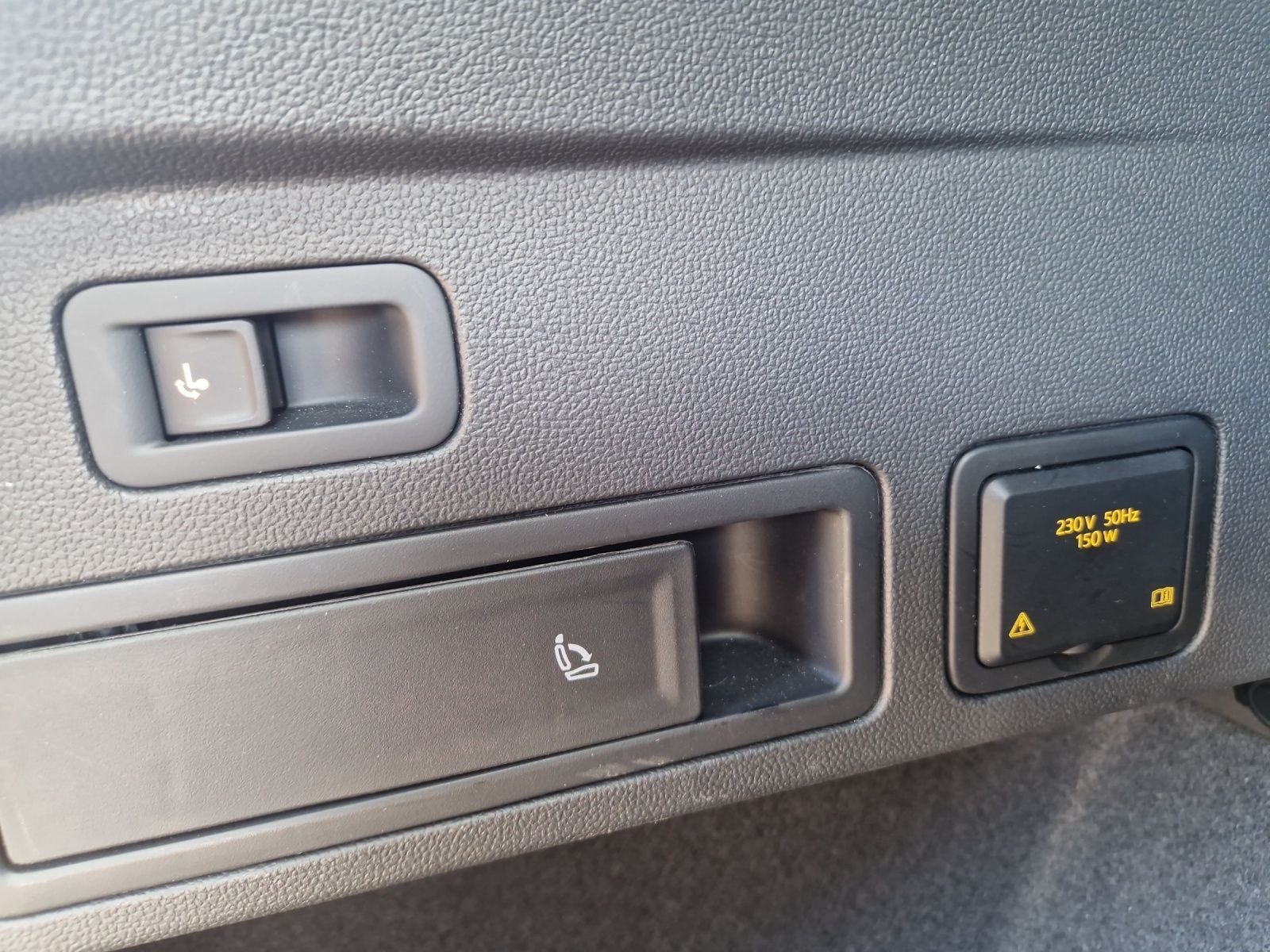 Fahrzeugabbildung Volkswagen Tiguan Allspace TDI R-Line 4M DSG MATRIX AHK RFK