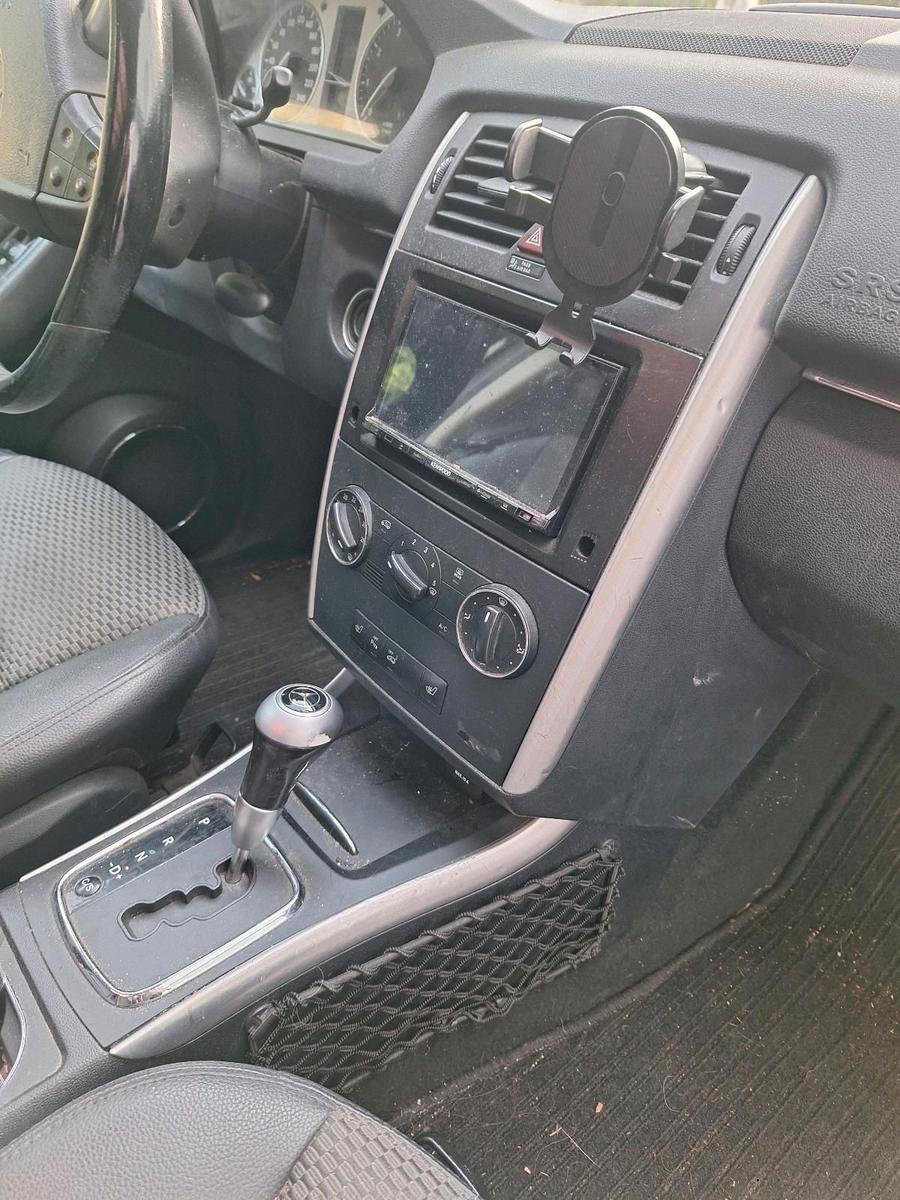 Mercedes-Benz B200 2011 — photo 14
