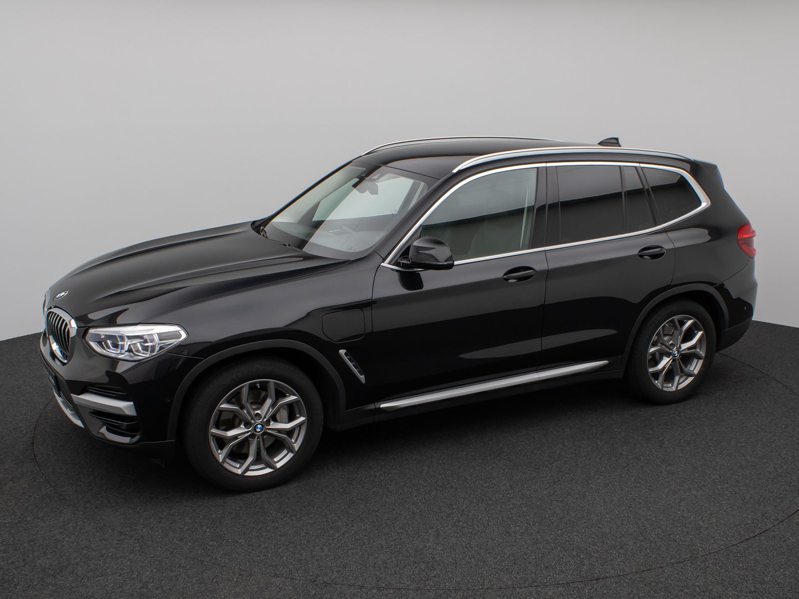 Fahrzeugabbildung BMW X3 xD30e xLine Kamera DAB HiFi Komfort Sport LED