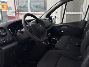 Opel Vivaro - 11