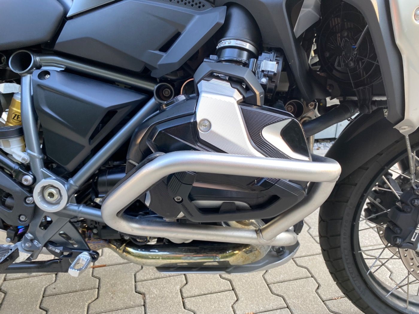 Fahrzeugabbildung BMW R 1250 GS Triple Black Frästeile Seitenkoffer