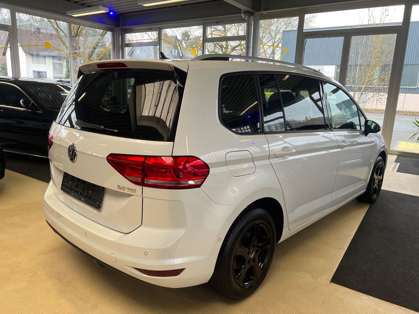 Fahrzeugabbildung Volkswagen Touran 2.0 TDI Comfortline *PERLMUTTWEIß*NAVI*