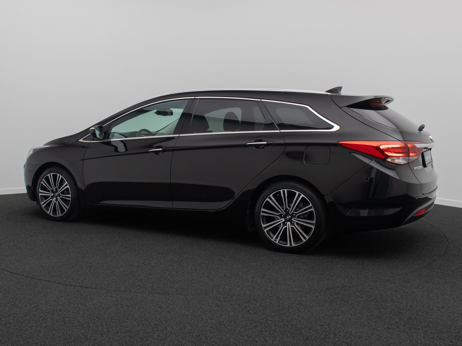 Fahrzeugabbildung Hyundai i40 Premium Kamera DAB Memory InfinitySound 18"