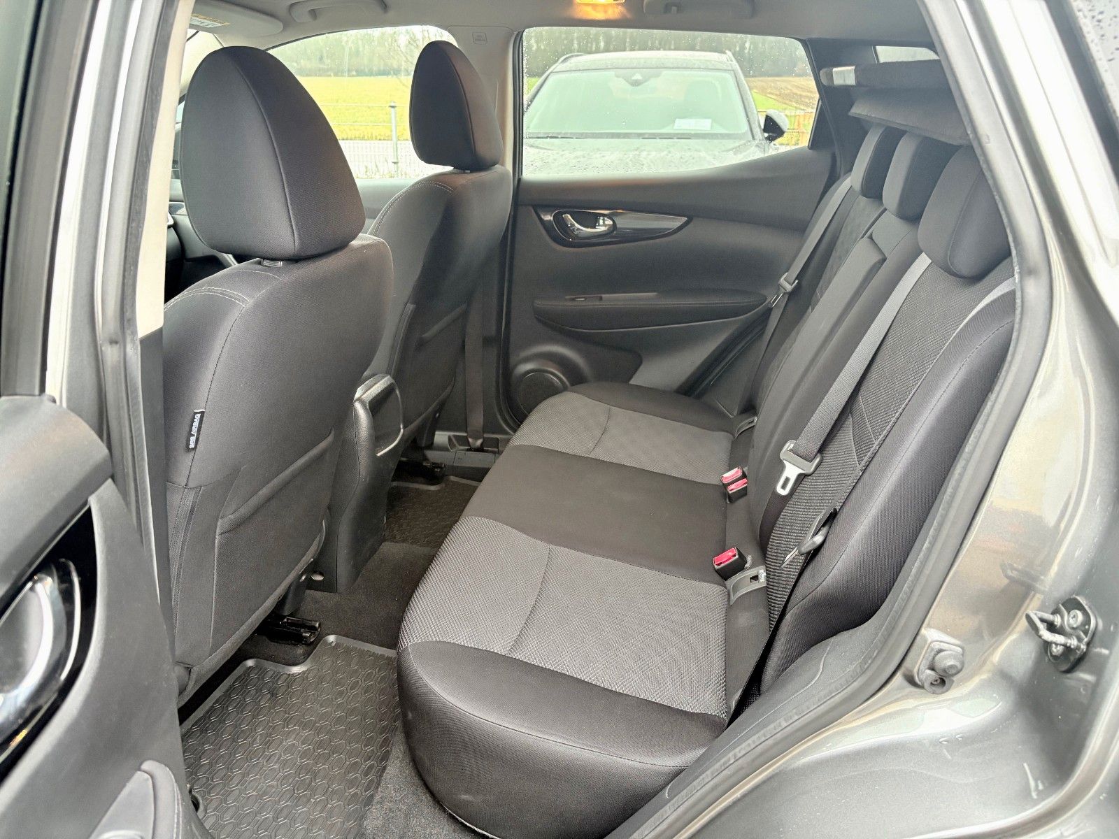 Fahrzeugabbildung Nissan Qashqai 1.6 N-Connecta Navi AHK 360 View 2.HAND