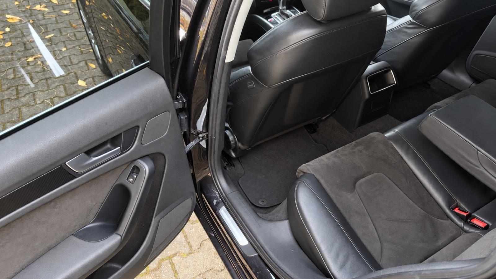 Audi A4 2009 — photo 31