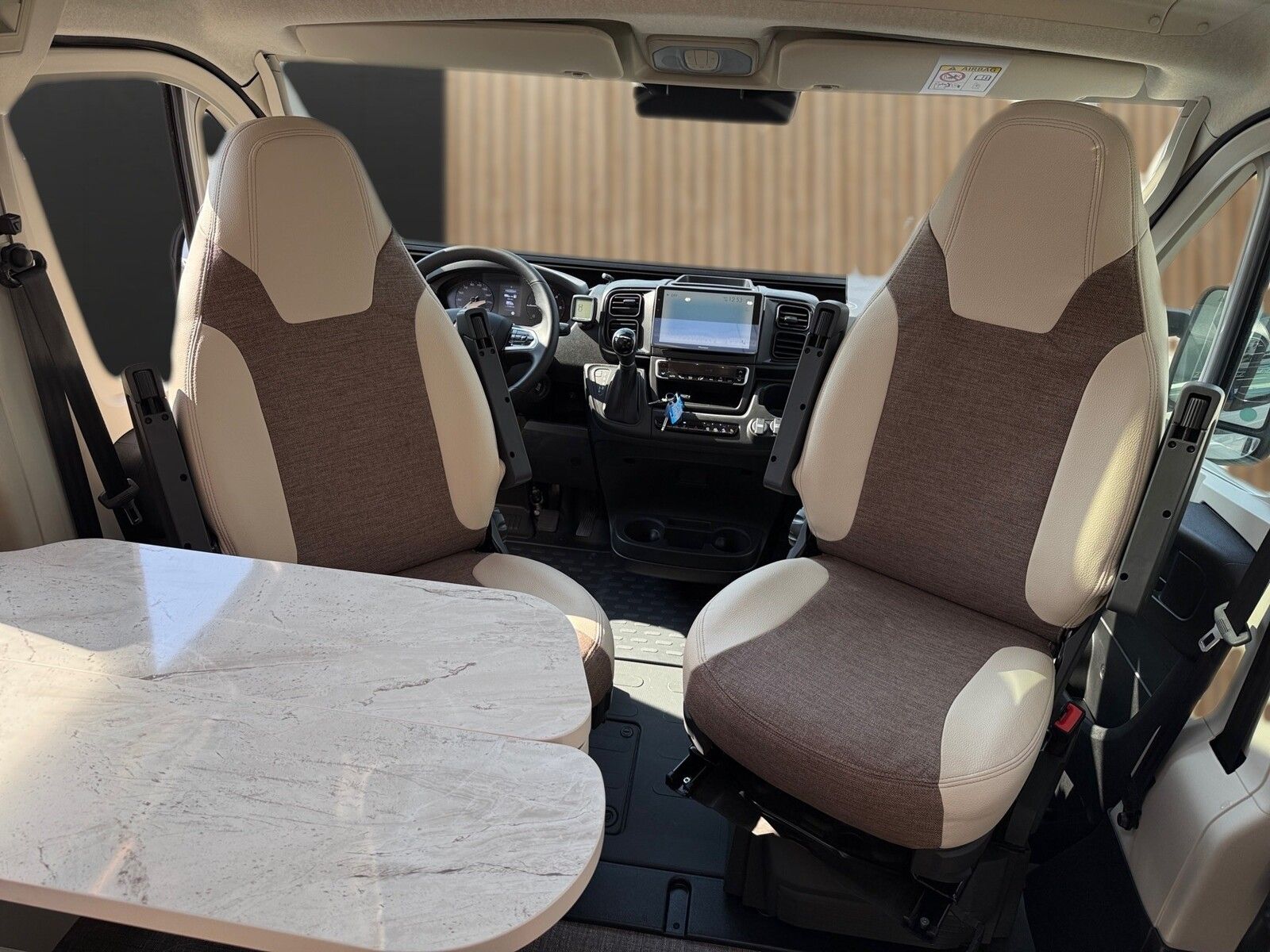 Fahrzeugabbildung Eura Mobil Van V 595 HB Mondial Plus- & Fahrassistenzpaket